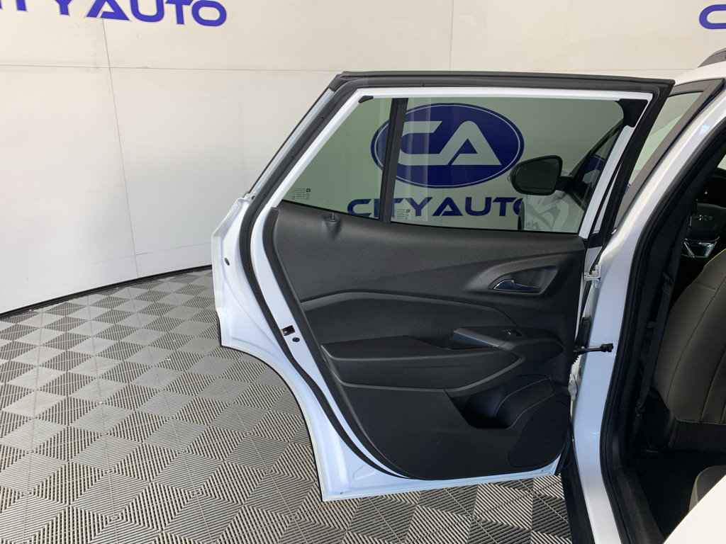 Used 2025 Chevrolet Trax ACTIV w/ Sunroof Package FWD image 29