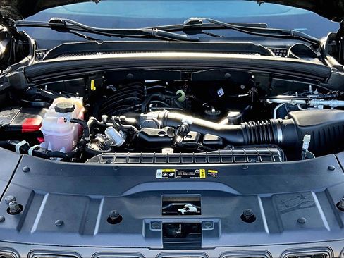 Used 2023 Jeep Grand Cherokee L Laredo image 30