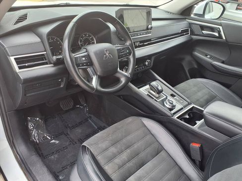 Used 2024 Mitsubishi Outlander SE AWD/4WD image 16