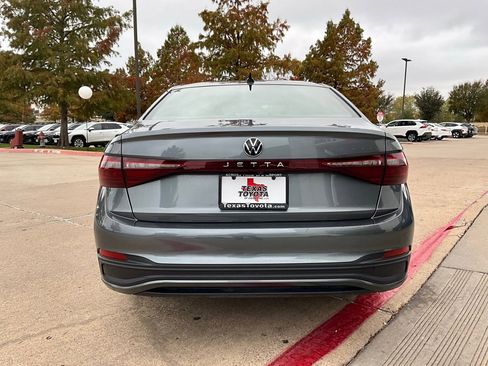 Used 2025 Volkswagen Jetta Sport image 7