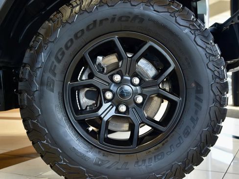 Used 2024 Jeep Wrangler Unlimited AWD/4WD image 13