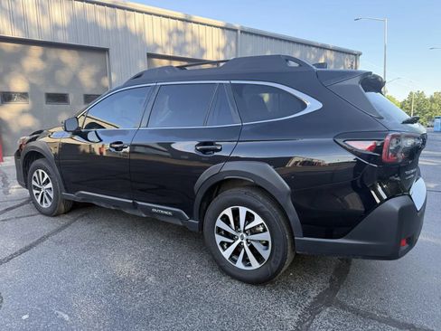 Used 2024 Subaru Outback Premium AWD/4WD image 2