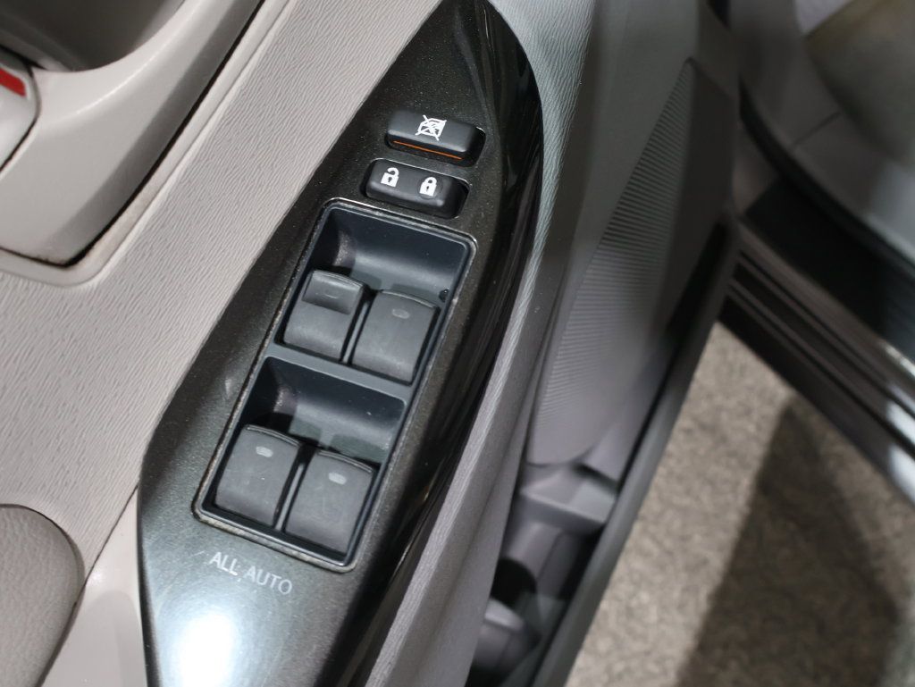 Used 2012 Toyota Sienna LE w/ Towing Pkg AWD/4WD image 13