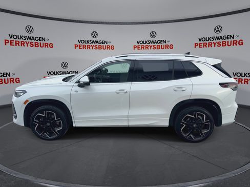 Certified 2025 Volkswagen Tiguan SEL R-Line image 5