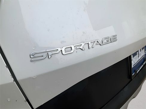 Used 2024 Kia Sportage LX image 10