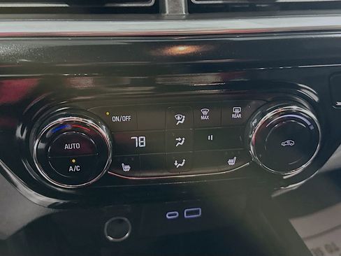 Used 2024 Chevrolet Trax RS image 16