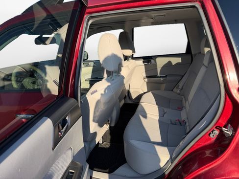 Used 2013 Subaru Forester 2.5X Premium w/ All-Weather Plus Pkg AWD/4WD image 16