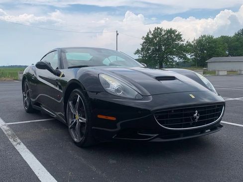 Used 2014 Ferrari California image 3