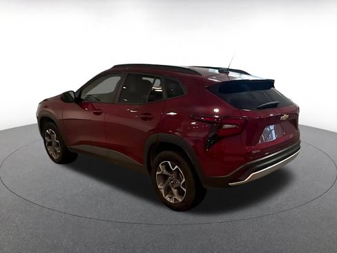 Used 2025 Chevrolet Trax LT FWD image 9