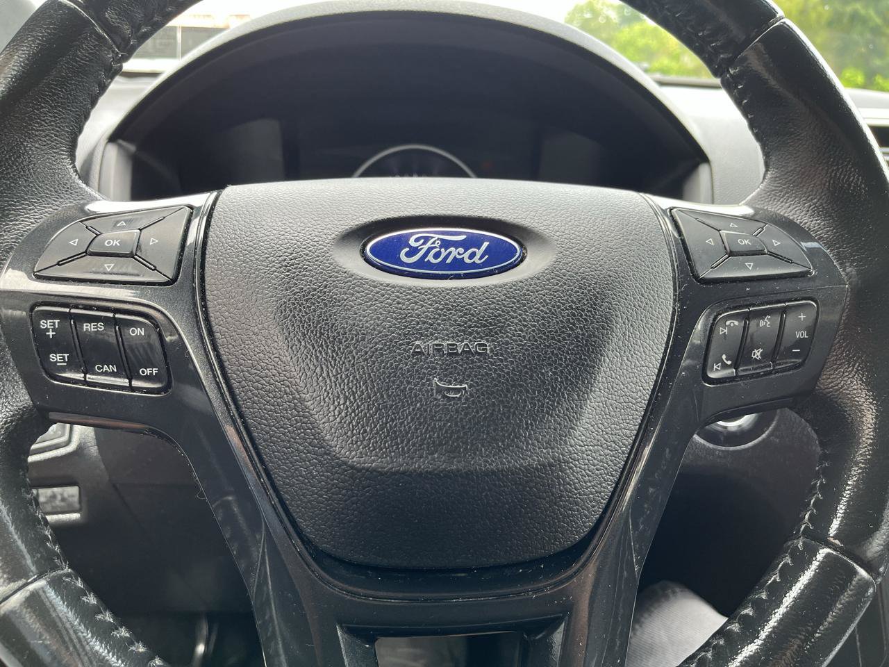 Used 2017 Ford Explorer XLT w/ Equipment Group 201A AWD/4WD image 20