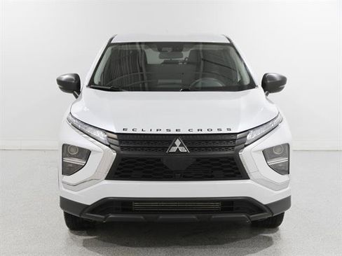 Used 2022 Mitsubishi Eclipse Cross LE image 2