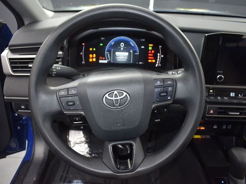 Used 2025 Toyota Camry LE image 19