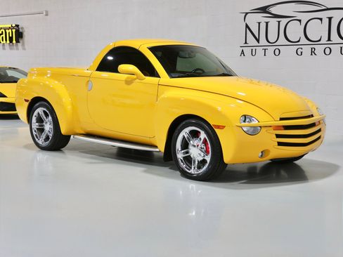 Used 2005 Chevrolet SSR w/ Preferred Equipment Group image 20