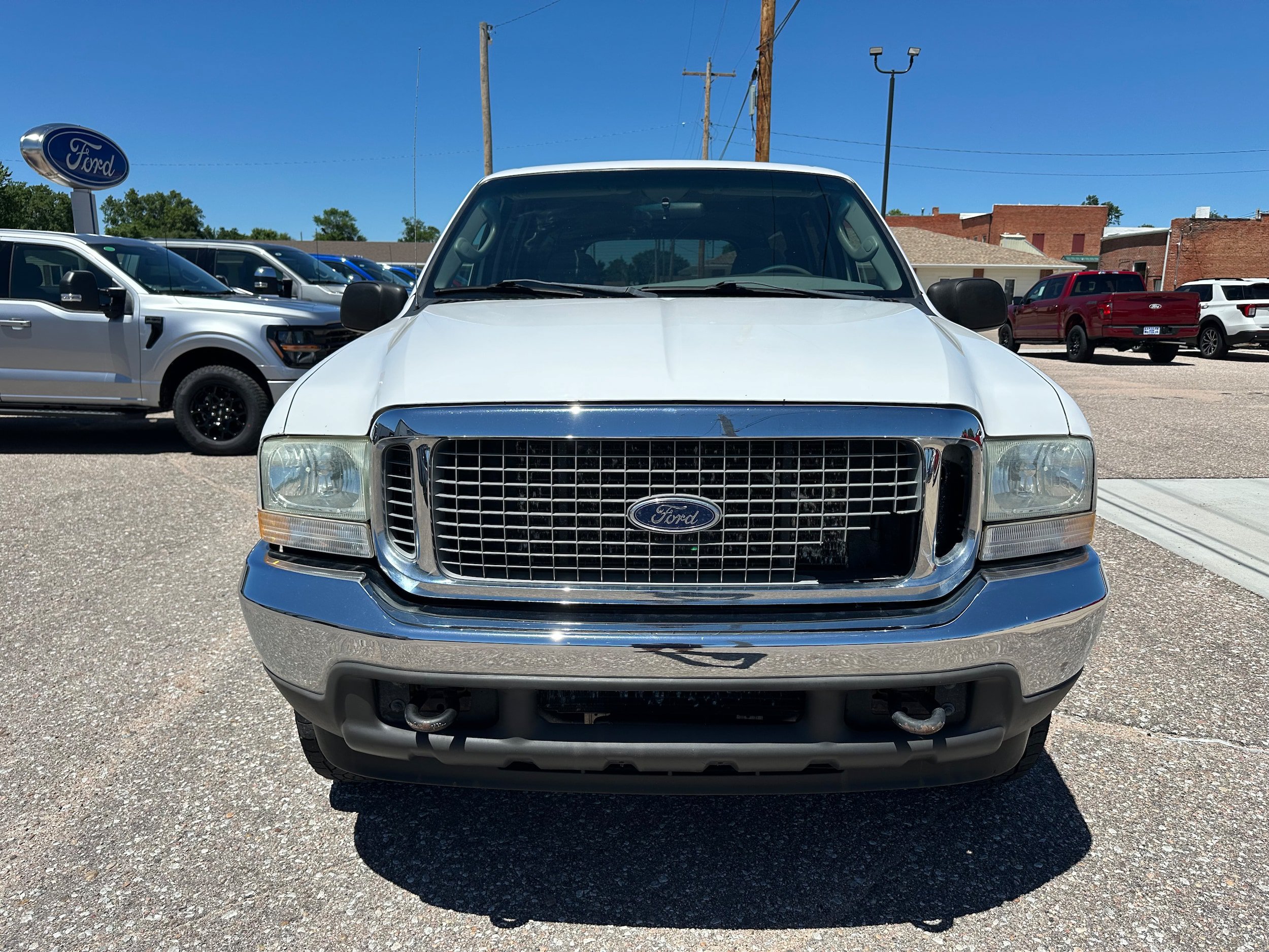 Used 2004 Ford Excursion XLT AWD/4WD image 2