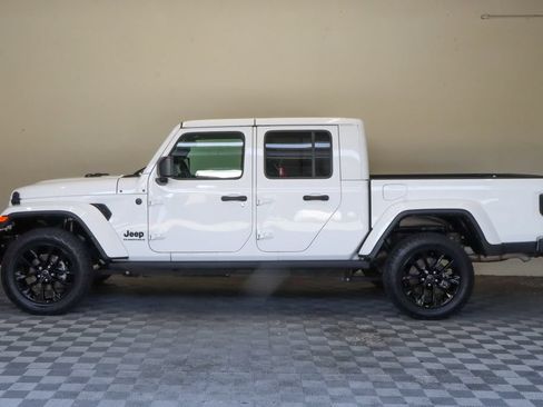 Used 2025 Jeep Gladiator Sport AWD/4WD image 7