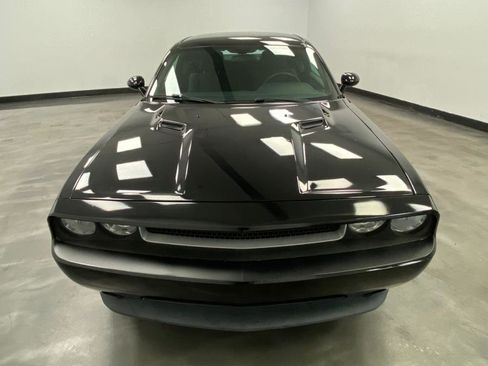 Used 2012 Dodge Challenger SXT image 9