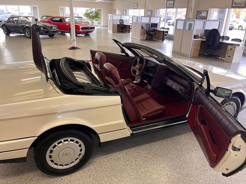 Used 1987 Cadillac Allante image 9