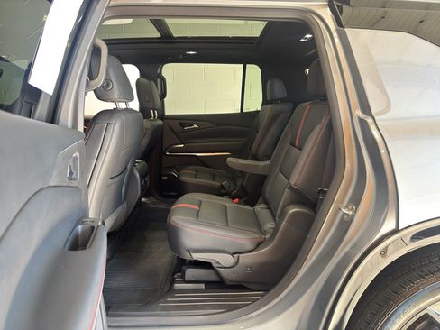Used 2025 Chevrolet Traverse RS w/ LPO, Floor Liner Package AWD/4WD image 10