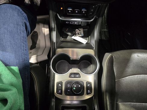 Used 2019 GMC Terrain Denali w/ Advanced Safety Package image 35