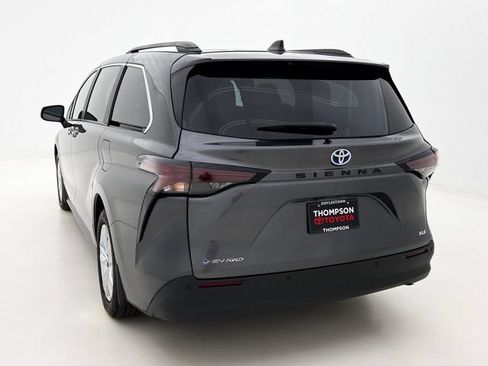 Used 2025 Toyota Sienna XLE w/ XLE Plus Package AWD/4WD image 8