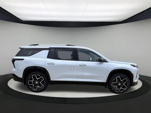 New 2026 Chevrolet Traverse High Country w/ LPO, Floor Liner Package AWD/4WD image 6