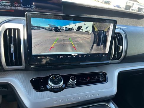 New 2025 Ford Expedition Active image 9