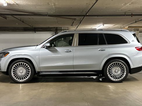 New 2025 Mercedes-Benz Maybach GLS 600 4MATIC image 2