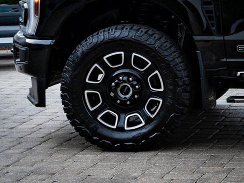 Used 2025 Ford F250 Platinum image 8