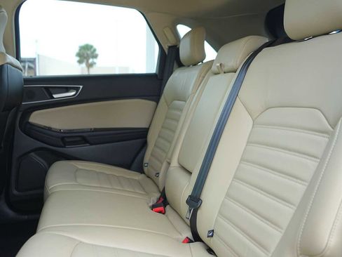 Used 2017 Ford Edge SEL FWD image 14