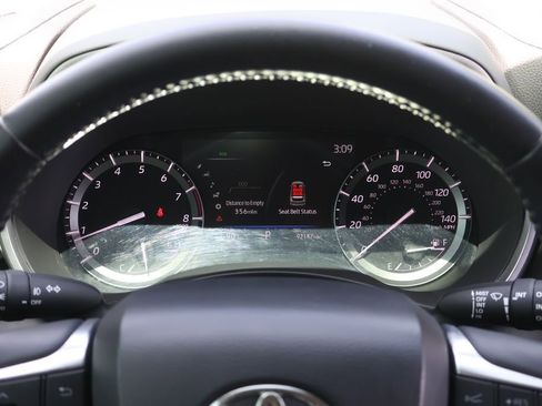 Used 2021 Toyota Highlander XLE FWD image 22