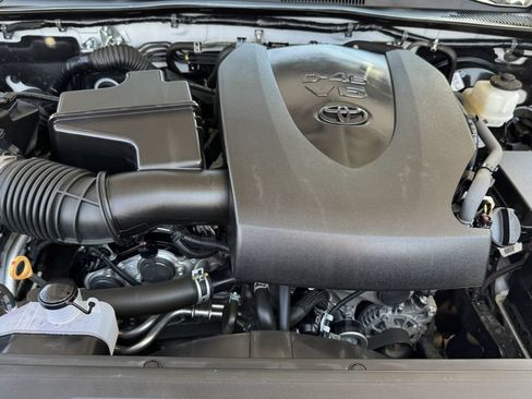 Used 2019 Toyota Tacoma TRD Sport w/ Technology Package AWD/4WD image 11