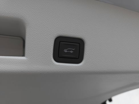 New 2026 GMC Acadia Denali w/ Super Cruise Package FWD image 38