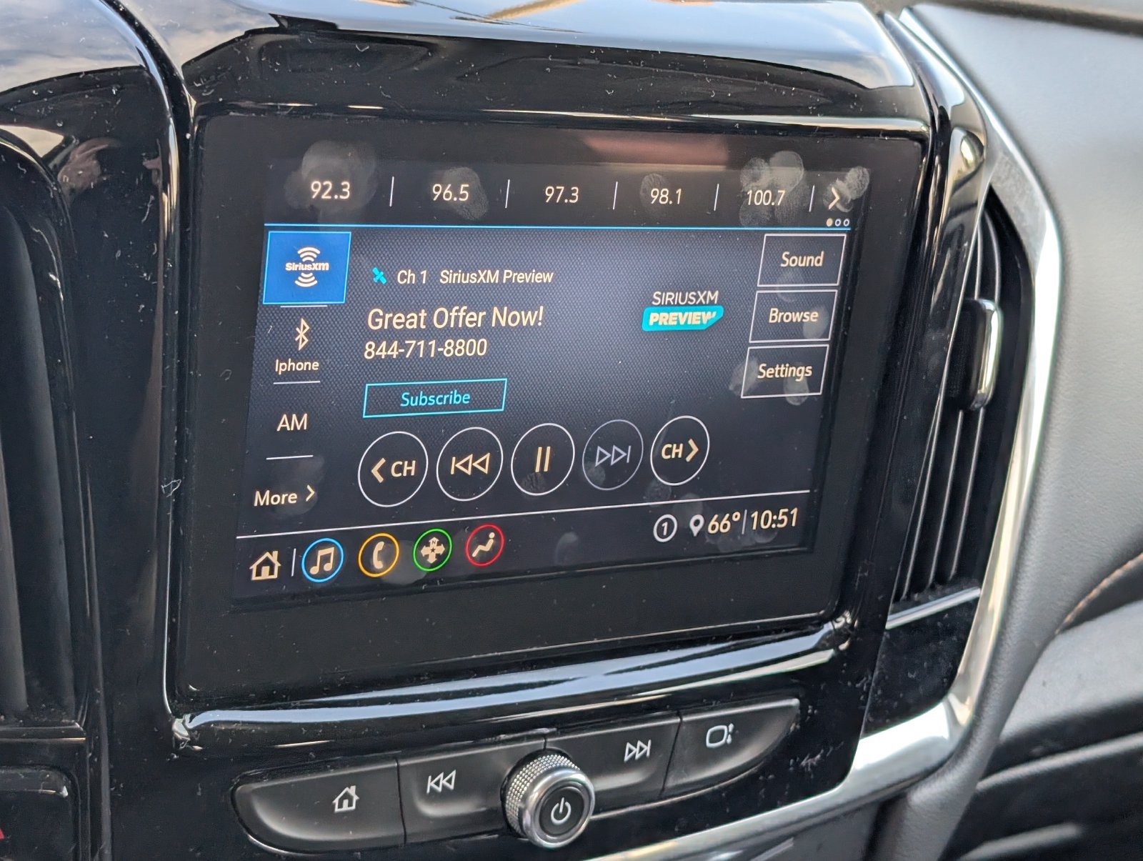 Used 2020 Chevrolet Traverse LT w/ LPO, Blackout Package AWD/4WD image 10