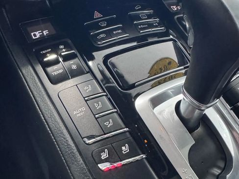 Used 2018 Porsche Cayenne Platinum Edition image 33