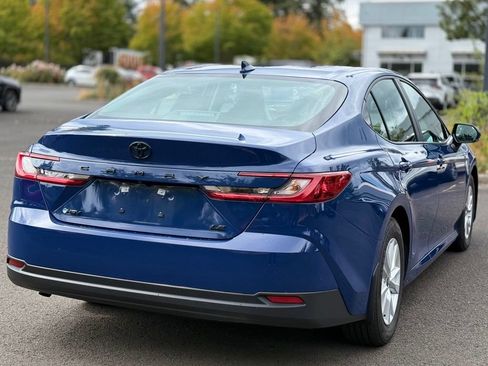 Used 2026 Toyota Camry LE w/ Preferred Package 2 (TMS) FWD image 5