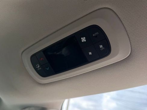 Used 2019 Chrysler Pacifica Touring-L FWD image 26