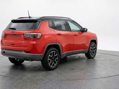 Used 2025 Jeep Compass Trailhawk image 9