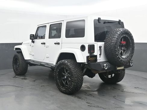 Used 2015 Jeep Wrangler Unlimited Sahara w/ Connectivity Group AWD/4WD image 3