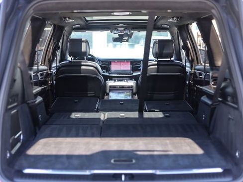 Used 2022 Jeep Grand Wagoneer Series III w/ Flexible Seating Group AWD/4WD image 92