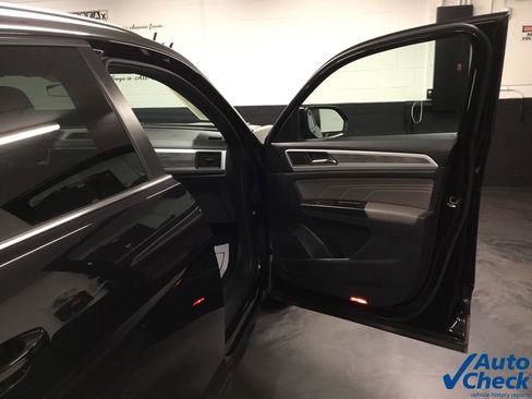 Used 2021 Volkswagen Atlas Cross Sport SE image 41