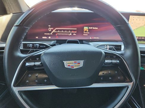 Used 2025 Cadillac Escalade Premium Luxury image 19