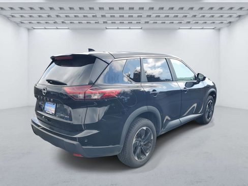 Used 2024 Nissan Rogue SV image 4