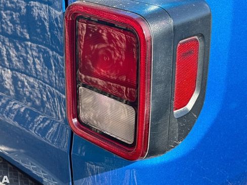 Used 2022 Jeep Gladiator Mojave w/ Trailer Tow Package AWD/4WD image 11