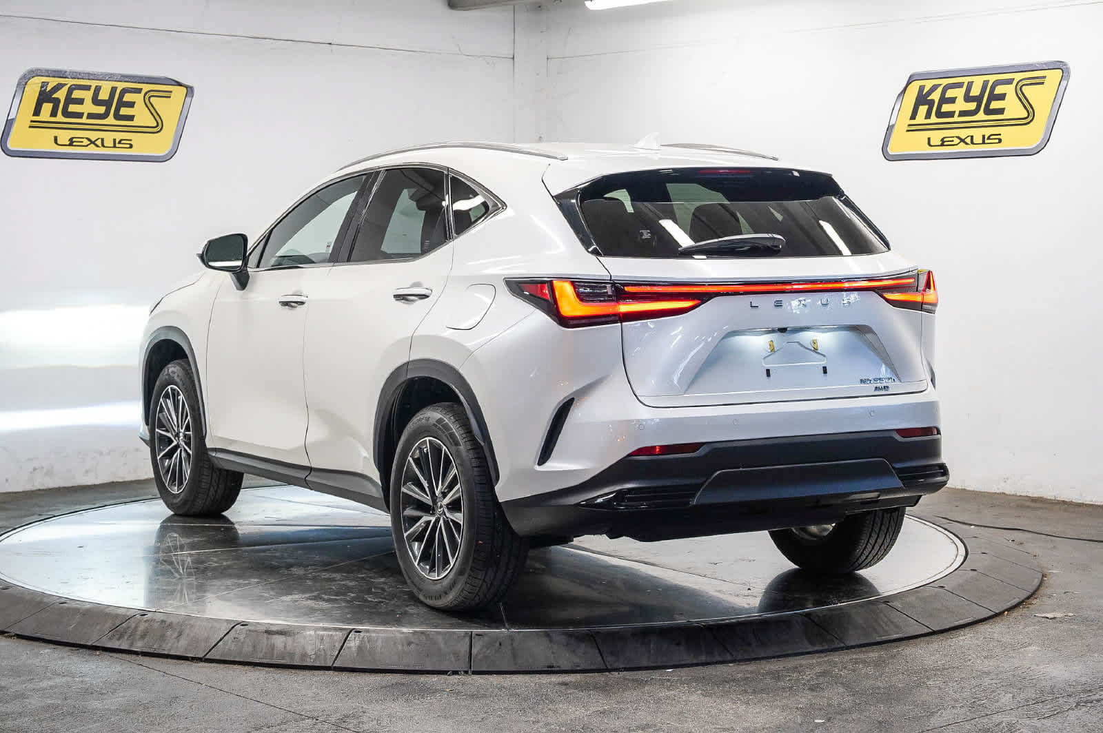 Used 2024 Lexus NX 350h AWD image 2
