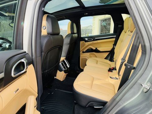 Used 2017 Porsche Cayenne image 7