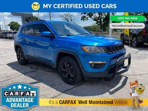 Used 2017 Jeep Compass Latitude w/ Popular Equipment Group AWD/4WD image 3