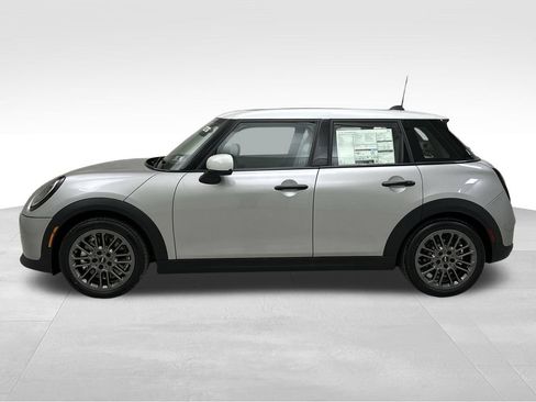 Used 2025 MINI Cooper 4-Door Hardtop FWD image 7