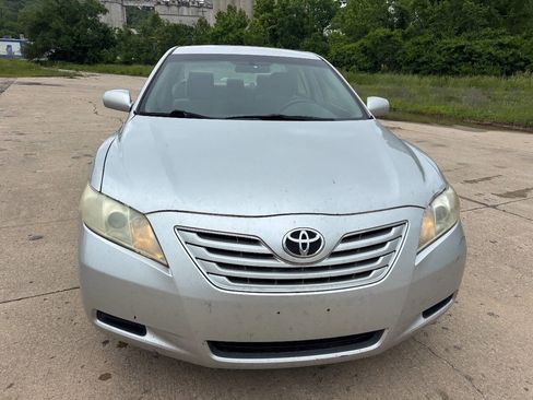 Used 2009 Toyota Camry LE FWD image 3