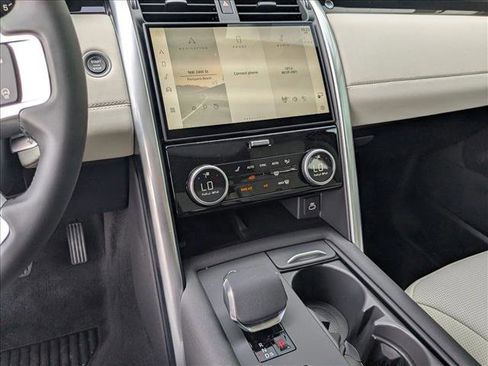 New 2025 Land Rover Discovery S image 12