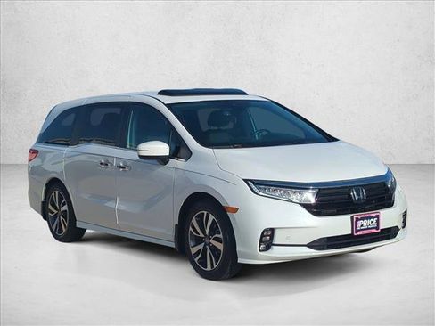 Used 2024 Honda Odyssey Touring image 3